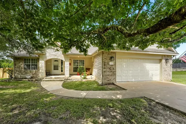 1105 2nd St, Jarrell, TX 76537