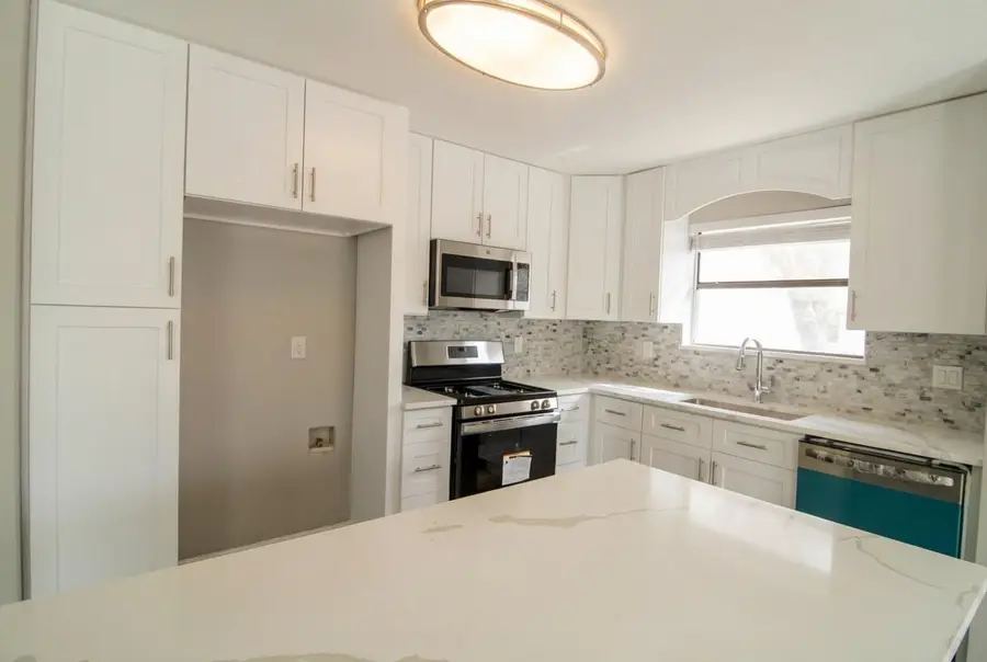 108 Cottonwood Dr, Hutto, TX 78634 - #3