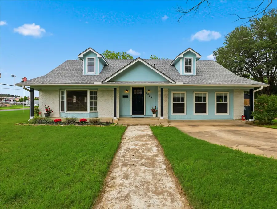 1509 Hill St, Bastrop, TX 78602 - #2