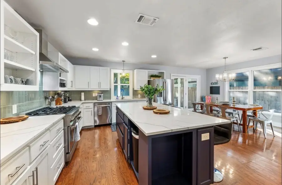 611 W Johanna St, Austin, TX 78704 - #3