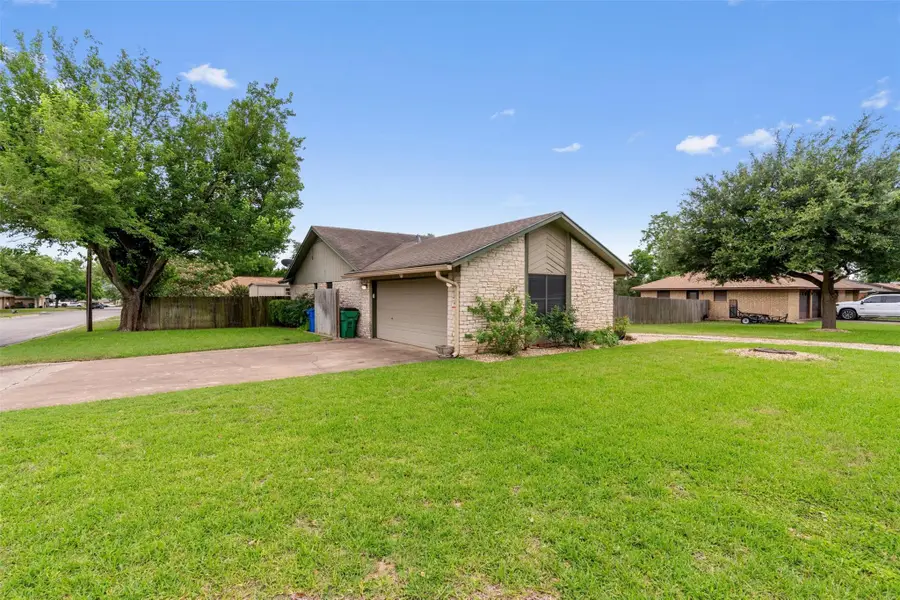 401 Drake Ln, Taylor, TX 76574 - #2