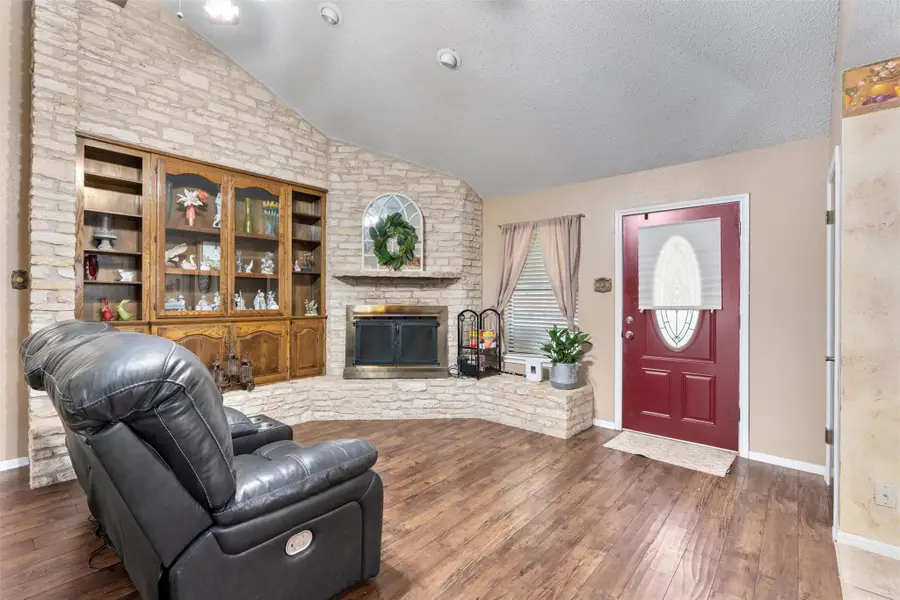 401 Drake Ln, Taylor, TX 76574 - #3