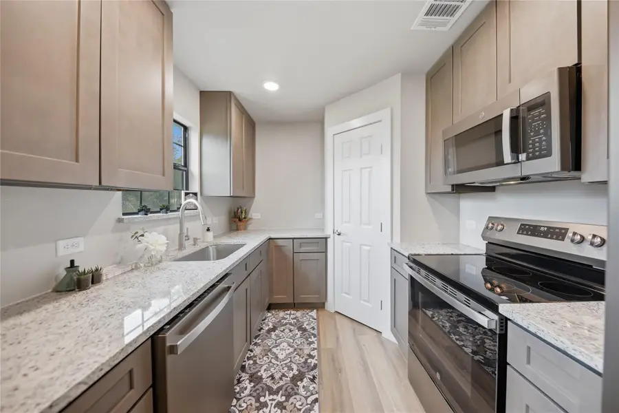 700 Rice St, Rockdale, TX 76567 - #3