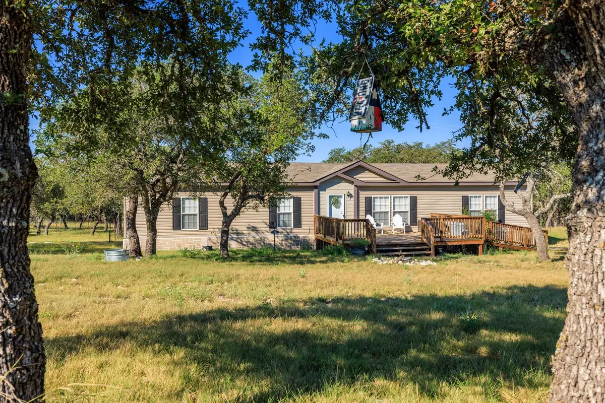 429 Spanish Oak Trl, Harper, TX 78631 - Image #1