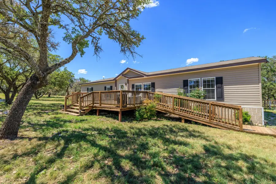 429 Spanish Oak Trl, Harper, TX 78631 - Image #2
