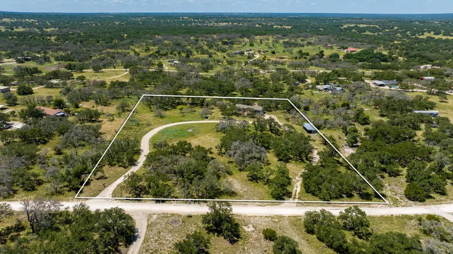 429 Spanish Oak Trl, Harper, TX 78631 - Image #3