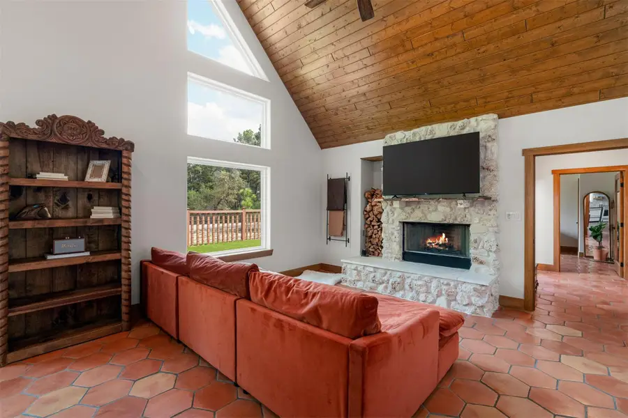 122 Mokolii Ct, Bastrop, TX 78602 - #2