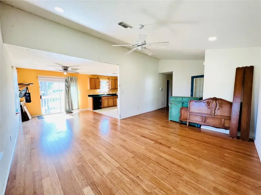 2105 W Gillis Ave, Cameron, TX 76520 - #3