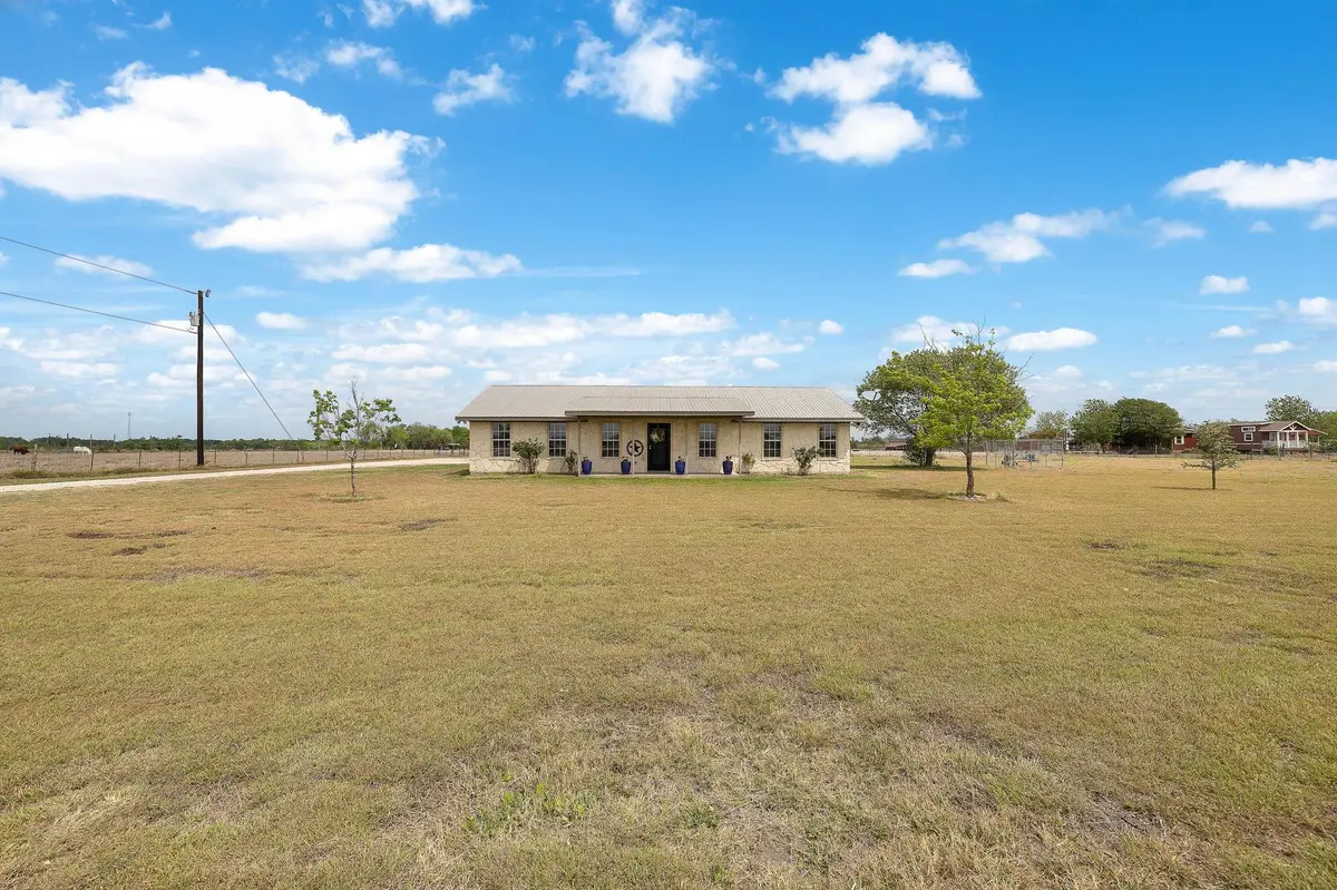 851 County Road 454 Rd, Taylor, TX 76574 - #1