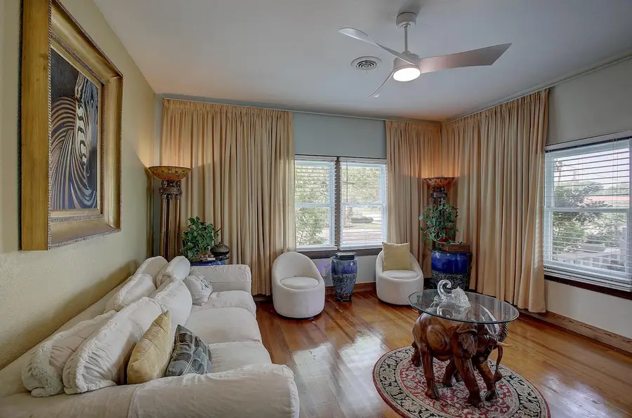 1903 S Austin Ave, Georgetown, TX 78626 - #2