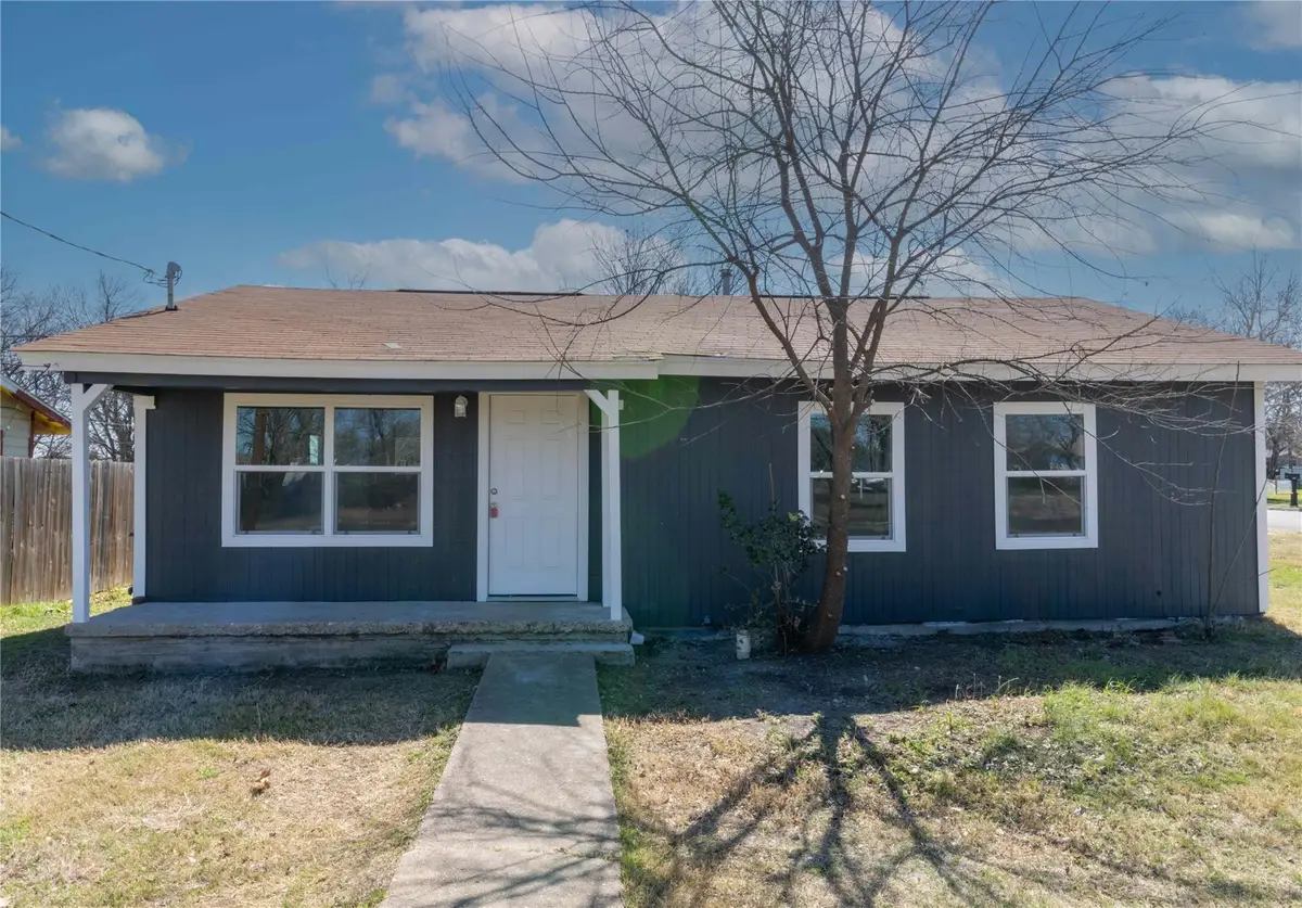 702 N 2nd St, Copperas Cove, TX 76522 - #1