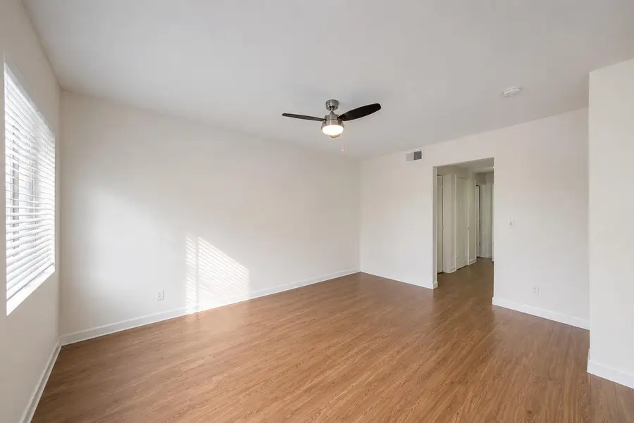 2207 Leon St #202, Austin, TX 78705 - #3