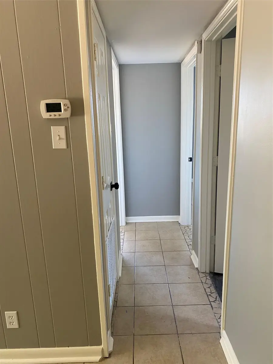 955 University Ln, Seguin, TX 78155 - #3