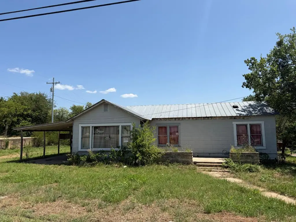 504 E Young St, Llano, TX 78643 - #1