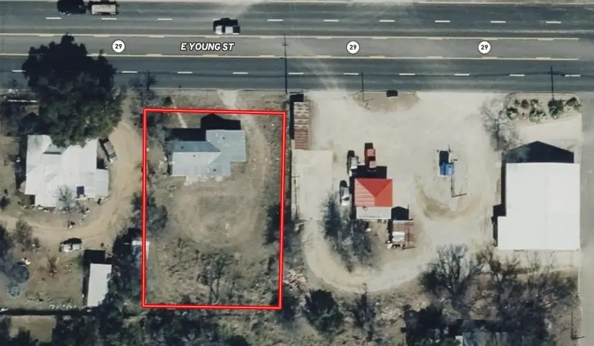 504 E Young St, Llano, TX 78643 - #3