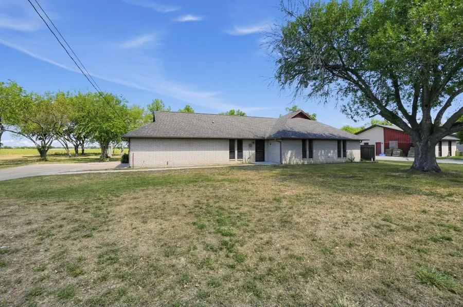 1419 W San Antonio St, Lockhart, TX 78644 - #2