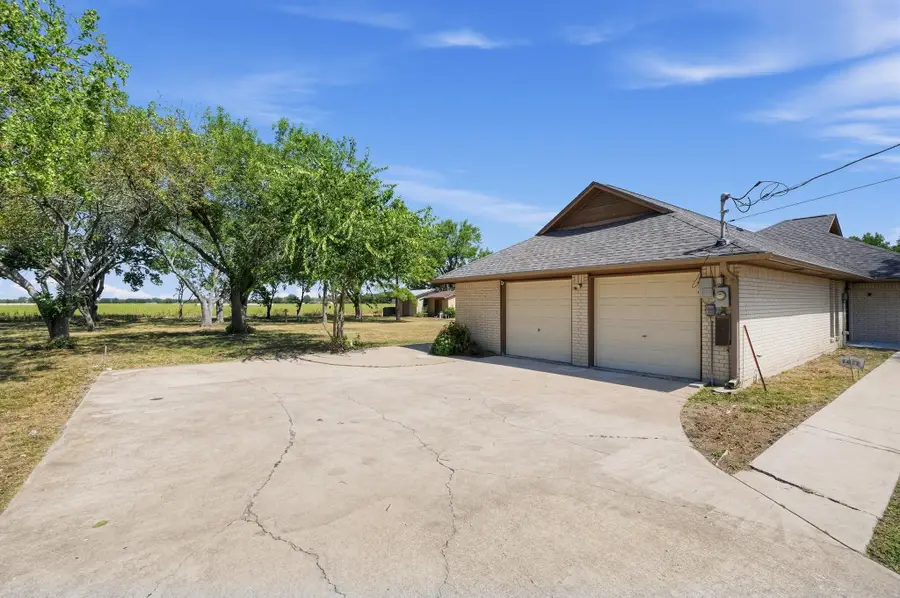 1419 W San Antonio St, Lockhart, TX 78644 - #3