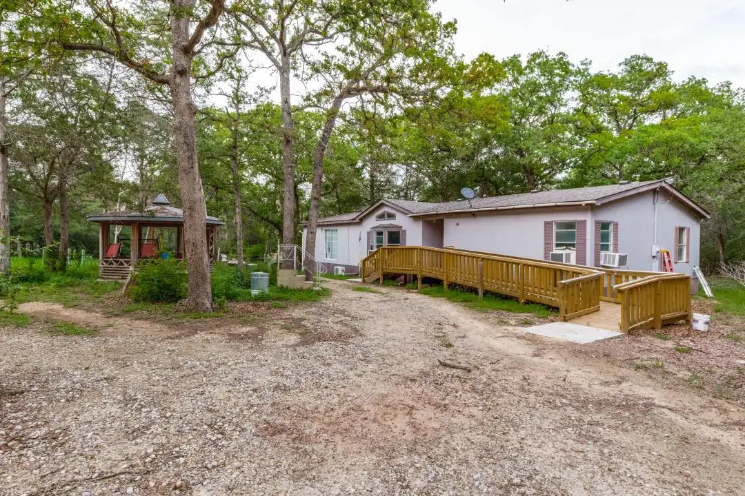 319 Green Oaks Dr, Bastrop, TX 78602 - #1