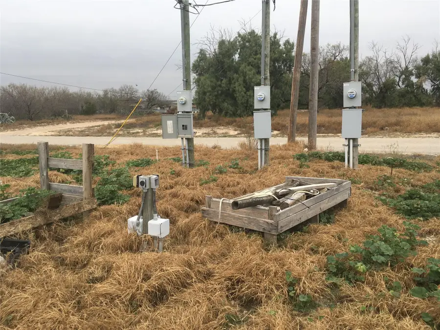 10 S Commerce St, Big Wells, TX 78830 - Image #2