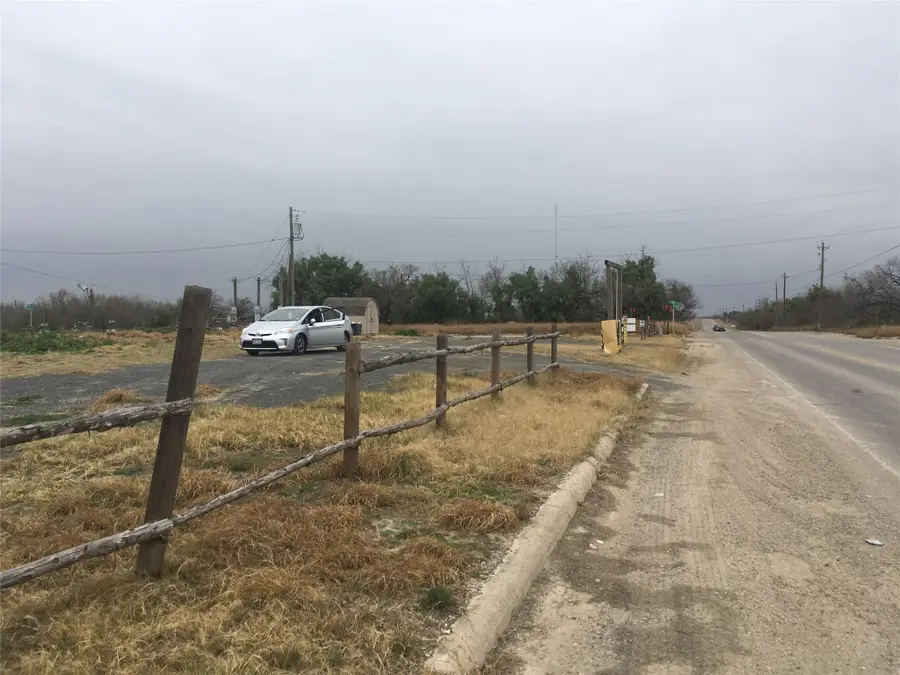 10 S Commerce St, Big Wells, TX 78830 - Image #3