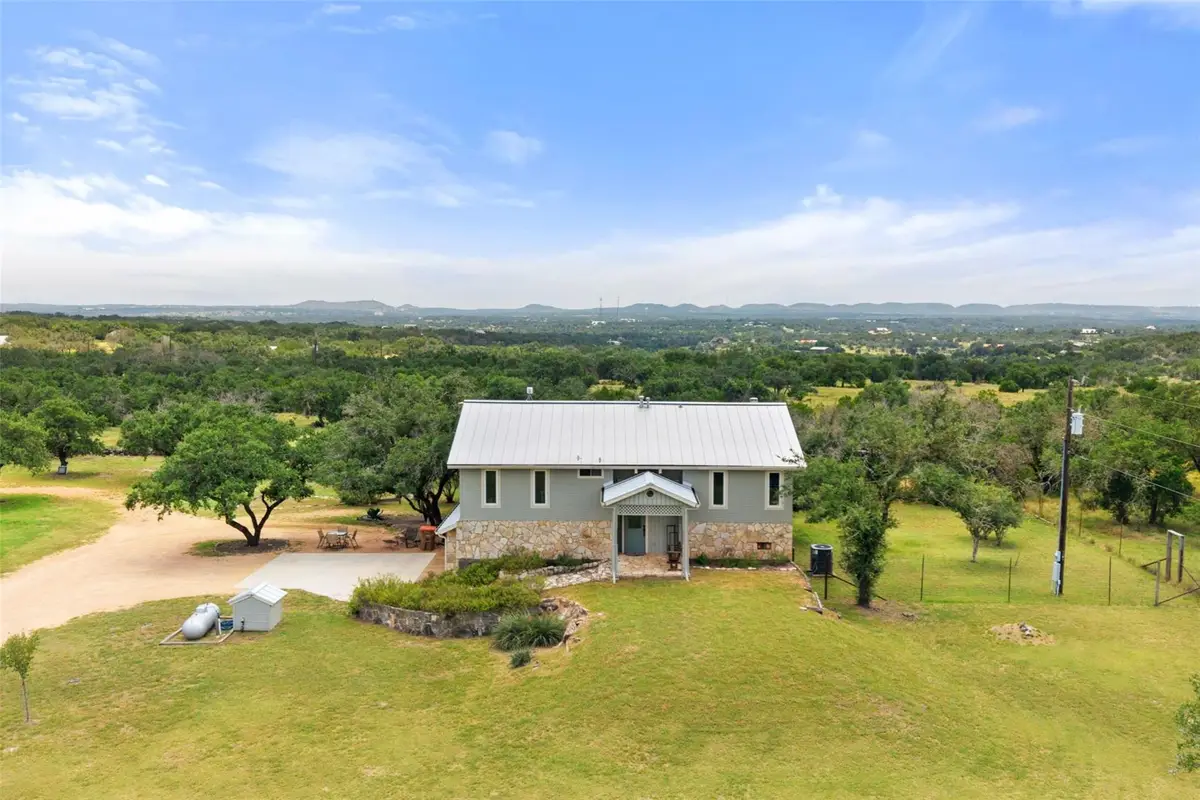 143 Oak Ln, Johnson City, TX 78636 - #1
