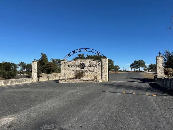 110 Alf Hunter, Blanco, TX 78606