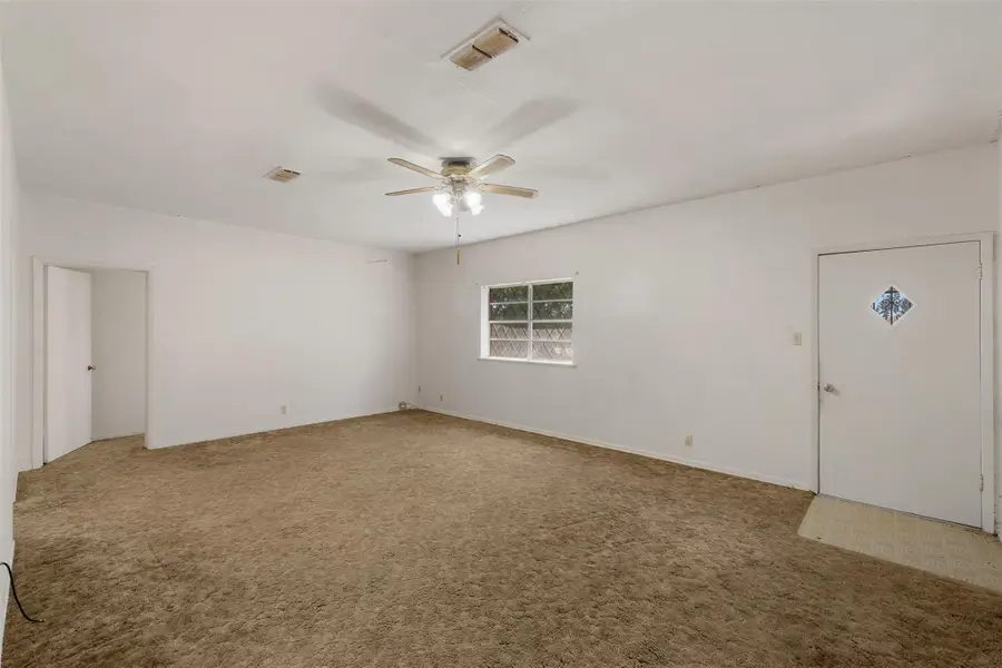 604 N 3rd St, Thorndale, TX 76577 - #2