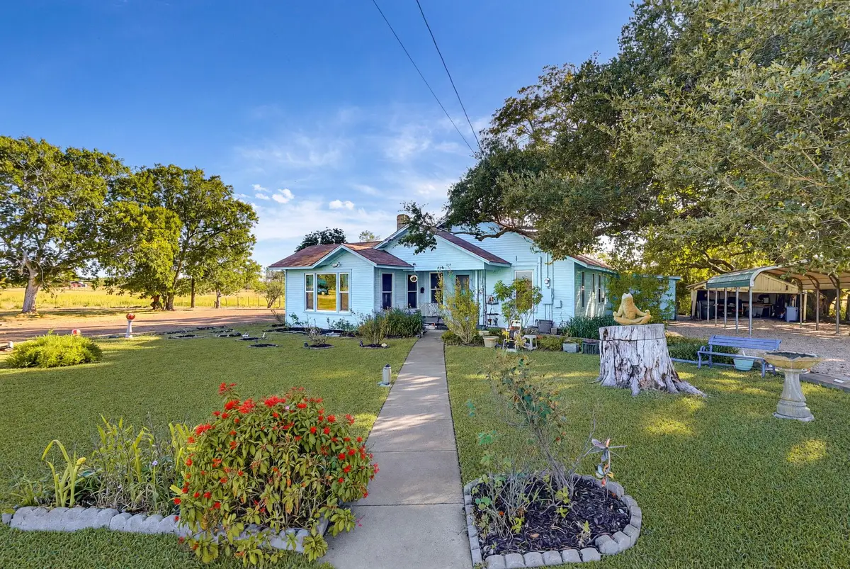 616 Lay Rd, Lockhart, TX 78644 - #1