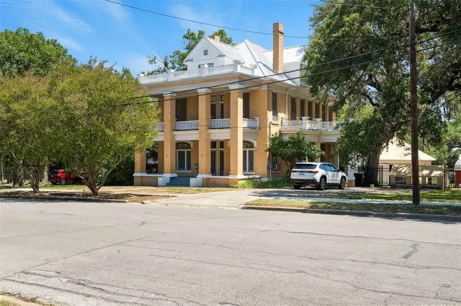 504 S Main St, Lockhart, TX 78644 - #2