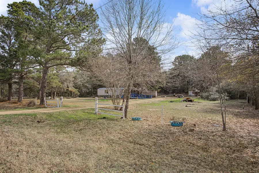 105 S Austin Dr, Paige, TX 78659 - #2
