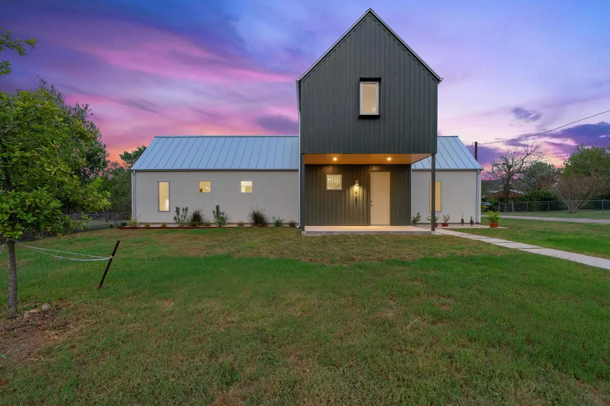 420 S Brazos St, Lockhart, TX 78644 - #1