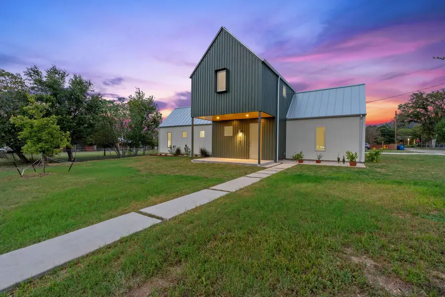 420 S Brazos St, Lockhart, TX 78644 - #2