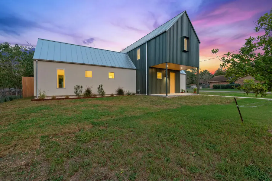 420 S Brazos St, Lockhart, TX 78644 - #3