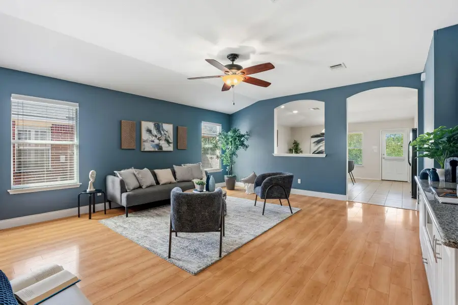 11704 Gaelic Dr, Austin, TX 78754 - Image #2