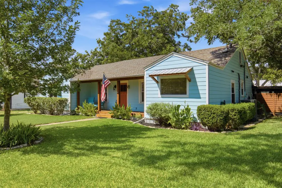 1217 Fairground St, Taylor, TX 76574 - #2