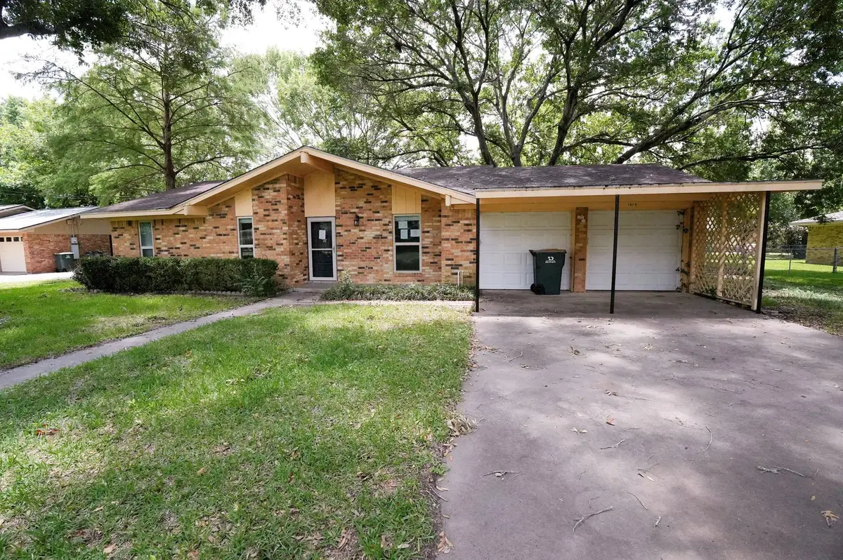 1418 NE 7th St, Smithville, TX 78957 - #1