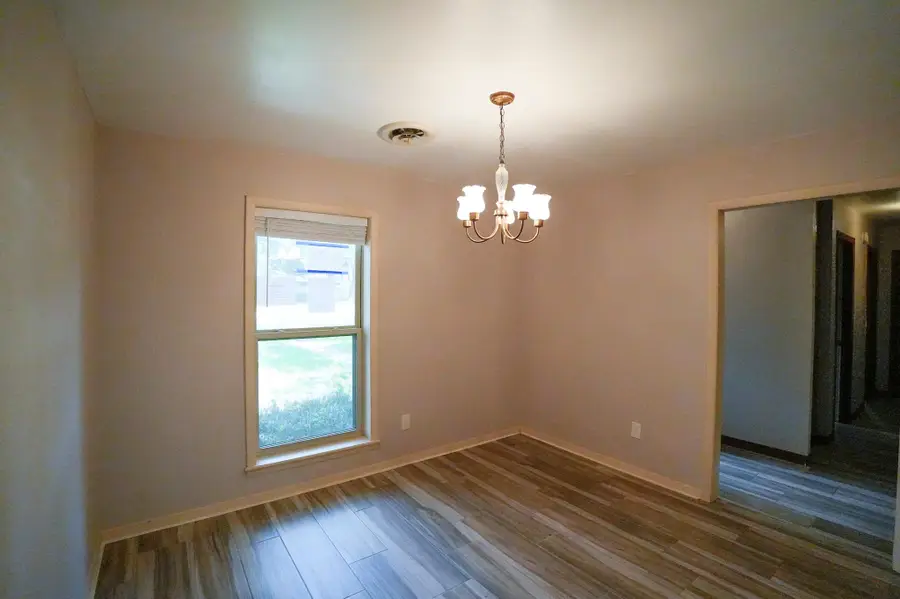 1418 NE 7th St, Smithville, TX 78957 - #2
