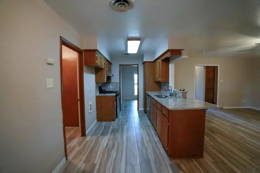 1418 NE 7th St, Smithville, TX 78957 - #3