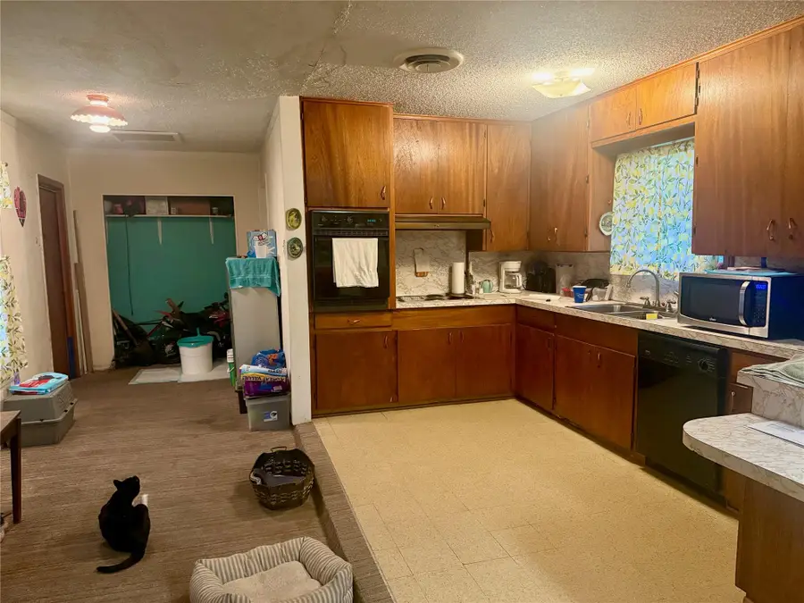 106 San Jacinto St, Lockhart, TX 78644 - #2