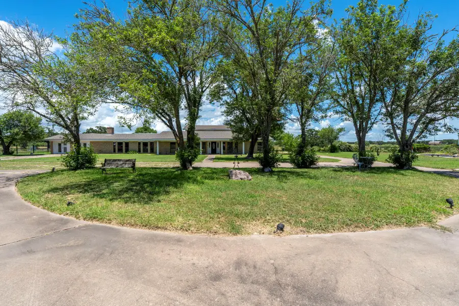 3345 E Austin St, Giddings, TX 78942 - #2