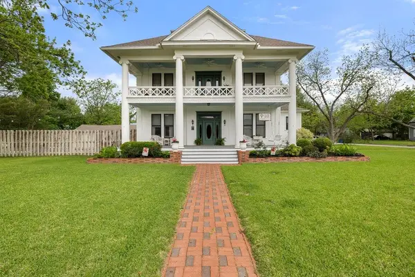 819 Hackberry St, Taylor, TX 76574