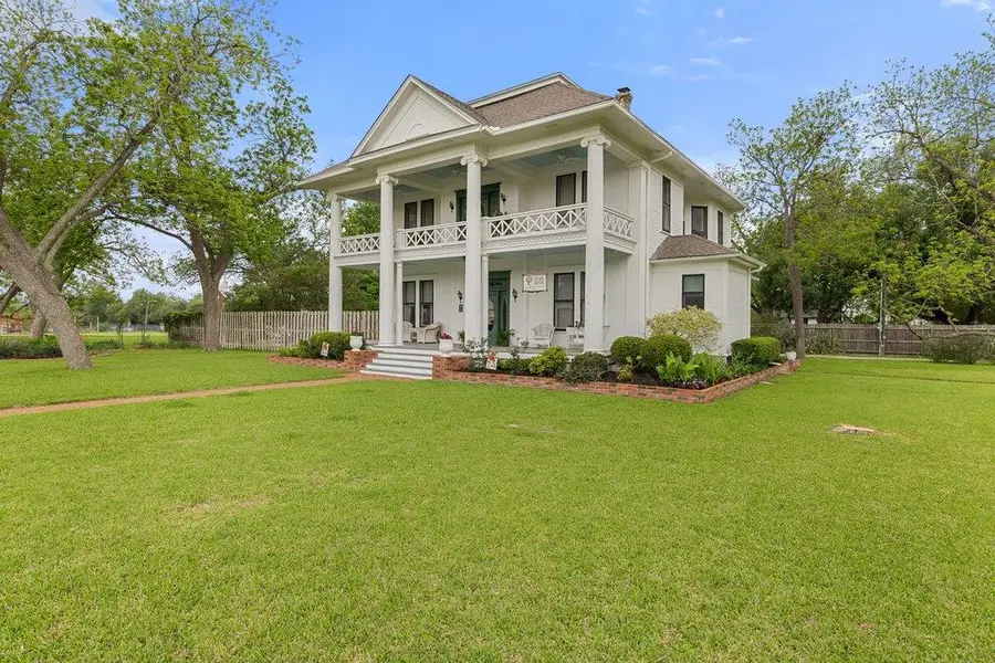 819 Hackberry St, Taylor, TX 76574 - #2