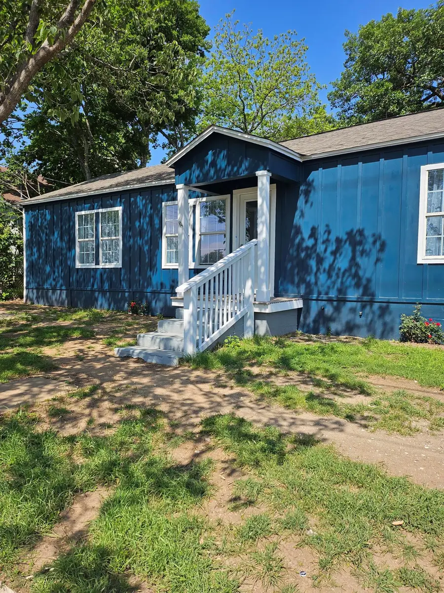 105 N Rhomberg St, Burnet, TX 78611 - #3