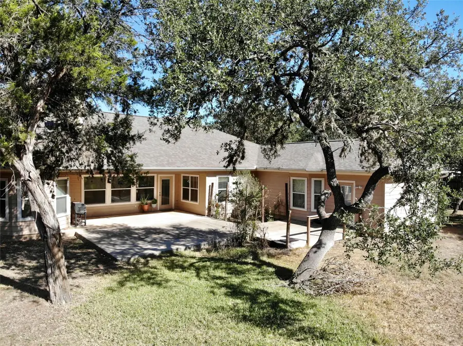 1027 Stagecoach Trl, San Marcos, TX 78666 - Image #2