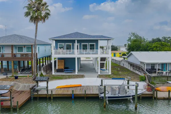 125 Port Ave, Rockport, TX 78382