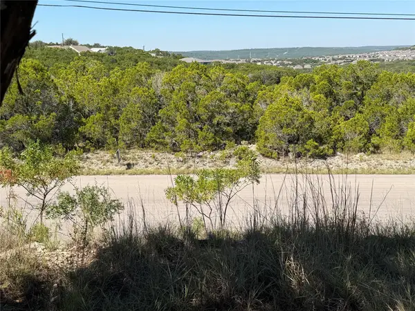 8100 Chestnut Cv, Lago Vista, TX 78645