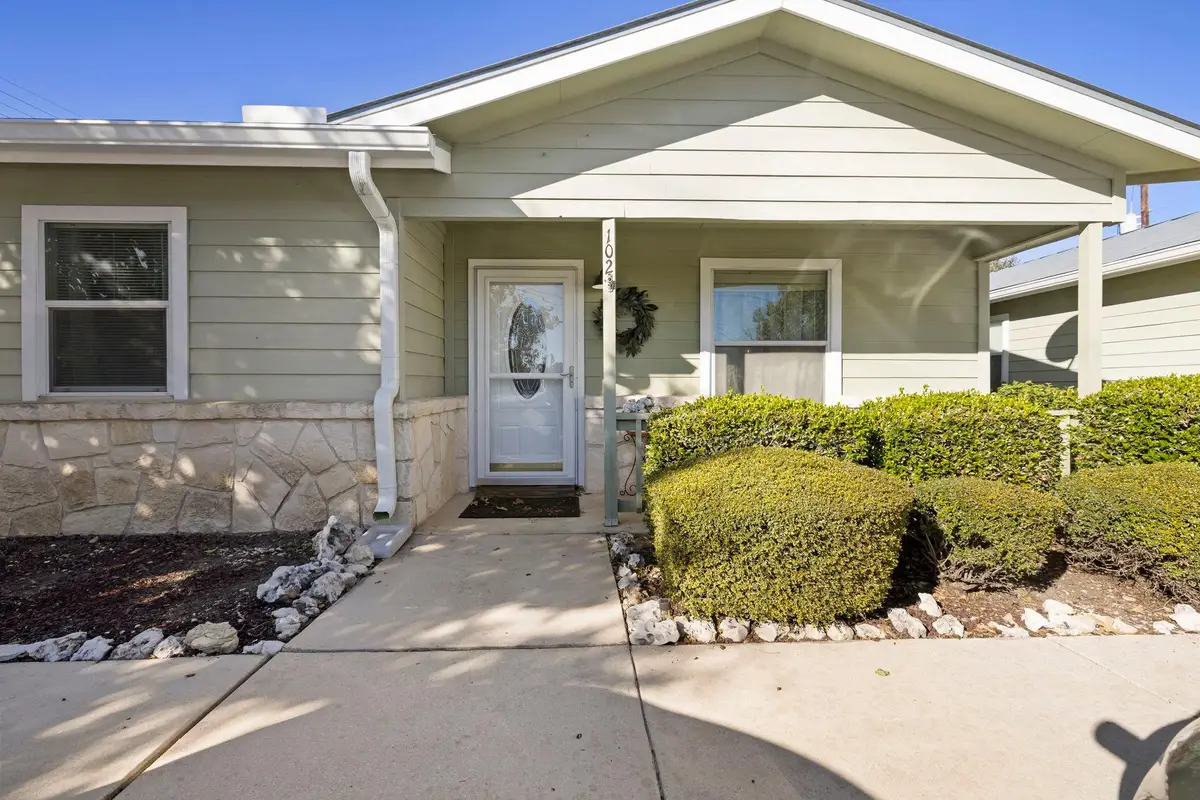 121 S Plant Ave Ave #APT 102, Boerne, TX 78006 - Image #1