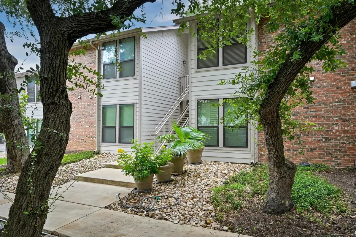 3839 Dry Creek Dr #207, Austin, TX 78731 - Image #1