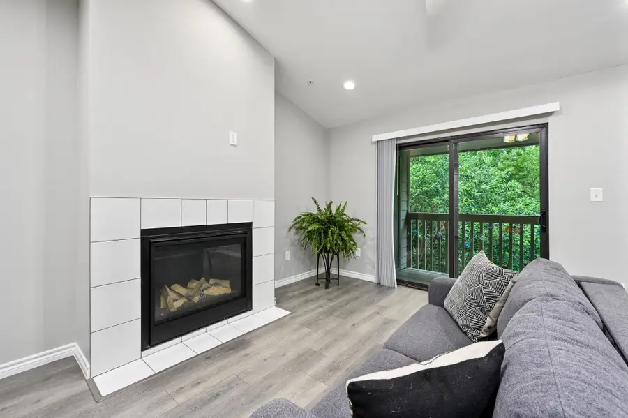 3839 Dry Creek Dr #207, Austin, TX 78731 - Image #3