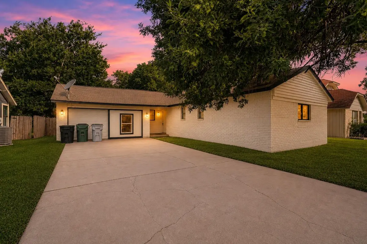 16402 Parkway Dr, Pflugerville, TX 78660 - #1
